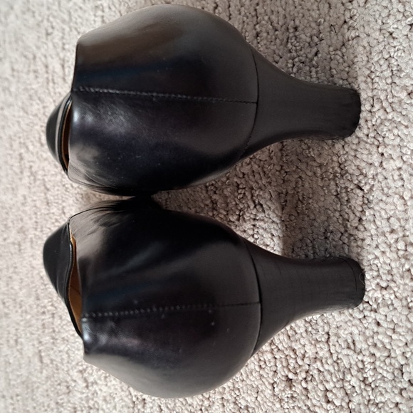 CALICO Low-heeled Leather Pumps - Picture 4 of 10